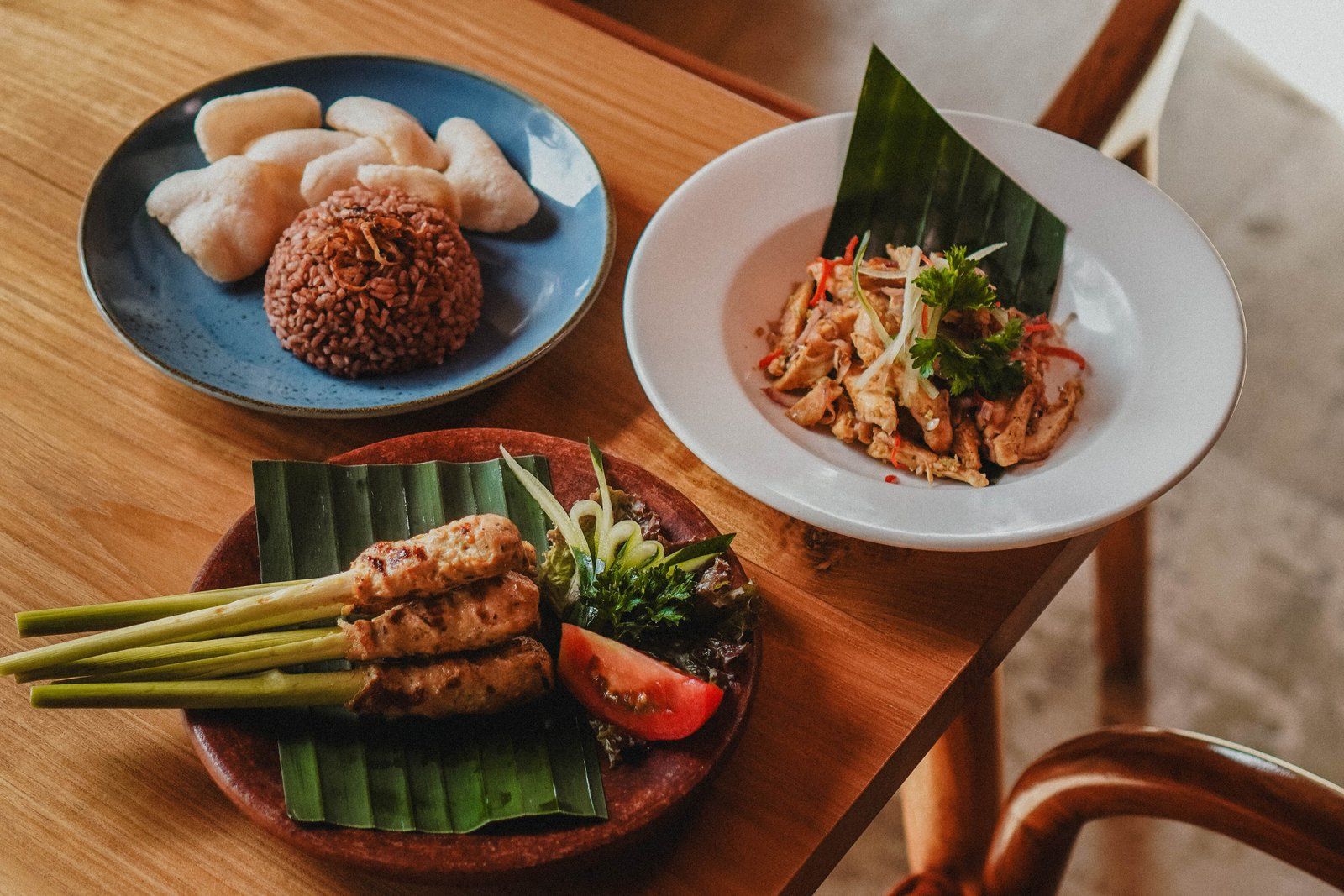 Balinese dishes on a wooden table at the Bamboo Clubhouse Café